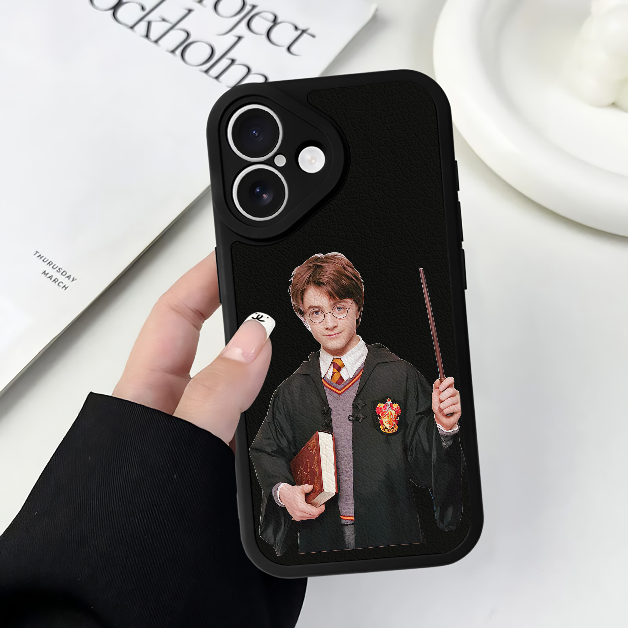 （画像用） Harry Potter ハリー・ポッターシリーズ 【iPhone 16シリーズ対応】シリコンスマホケース（レザー調） 材質：シリコン